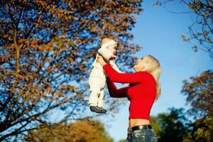 Mutter und Tochter im Park foto