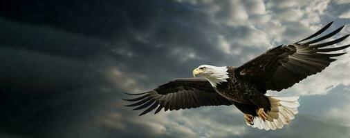 uns Unabhängigkeit Tag Juli 4., ein hochfliegend kahl Adler gegen ein tagsüber wolkig Himmel. ai generiert. foto
