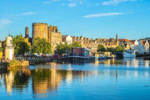 das ufer des wassers von leith, edinburgh, uk foto