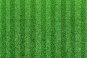oben Aussicht Streifen Gras Fußball Feld. Grün Rasen Muster Hintergrund foto