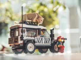 Warschau 2020 - Lego Minifiguren auf Safari foto