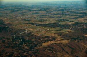 Deutsche Landschaft Landschaft mit Wind Turbinen. foto