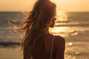 blond Mädchen im Weiß Badeanzug auf das Strand beim Sonnenuntergang. ai generativ foto