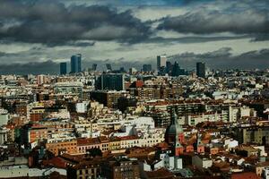 Ansichten von Madrid von ein Wolkenkratzer foto