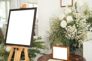 Hochzeitskulisse mit Blumen- und Hochzeitsdekoration foto