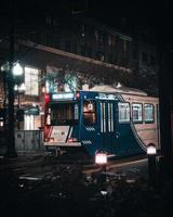 Salt Lake City, Utah 2020 - öffentliche Verkehrsmittel in der Nacht in Salt Lake City foto