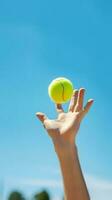 Hand von ein Mann werfen Tennis Ball. ai generiert foto