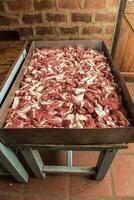 gehackt Fleisch, Würstchen traditionell Vorbereitung, Pampas, Argentinien foto