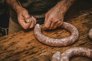 handgemacht Würstchen Vorbereitung, Argentinien Tradition, Pampas, Patagonien foto