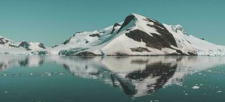 Paradies Bucht Berge Landschaft, antartisch Halbinsel. foto
