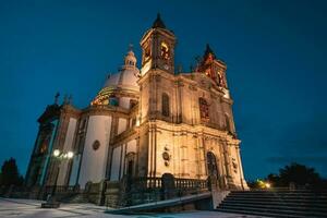 Heiligtum von unser Dame von Sameiro, beim Nacht. braga, Portugal juli 8 2023. foto