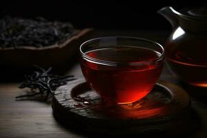heftig Tee im Glas Tasse auf Planke, da Hong pao Chinesisch Tee Zeremonie. generativ ai foto