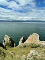 Felsen drei Brüder, Kap sagan-khushun auf olchon Insel. Baikal, Russland foto