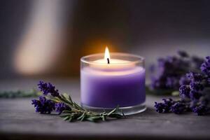 Verbrennung Kerze mit Lavendel Blumen auf hölzern Tisch, ai generiert. foto