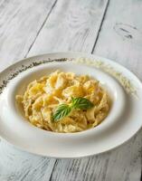 Portion von Fettuccine Alfredo foto