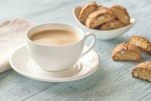 Tasse von Kaffee mit Cantuccini foto