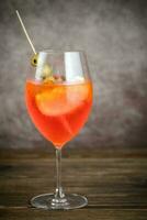 Glas Aperol-Spritz-Cocktail foto