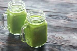 Avocado und Spinat Smoothies foto