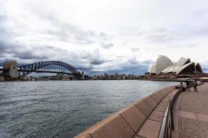 Sydney, Australien, 2021 - Touristen vor dem Opernhaus in Sydney foto