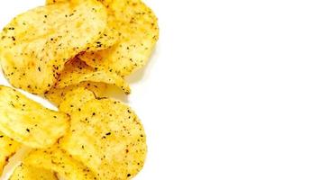 Nahaufnahme isoliert knuspriger Kartoffelchips snack