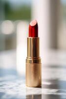 luxuriös rot Lippenstift im golden Tube auf Marmor, Schönheit kosmetisch und Luxus bilden Produkt, generativ ai foto