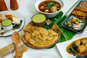 Roti und Pandan Vanillepudding, Grün Pudding Sahne mit roti.thai Dessert foto