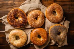 Lager Foto von Bagels im Küche Tabelle eben legen ai generiert