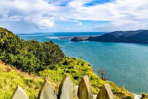Aussicht von einem Hügel bei Manakua Heads, Auckland, Neuseeland foto