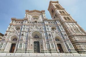 Fassade der Basilika der Heiligen Maria von der Blume in Florenz, Italien