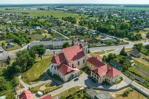 Antenne Aussicht auf Neo gotisch oder Barock Tempel oder katholisch Kirche im Landschaft foto