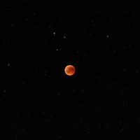 Blutmond, Astrofotografie, totale, volle Mondfinsternis am Nachthimmel 27. Juli 2018 foto