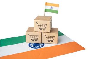 Warenkorb-Logo mit Indien-Flagge, Online-Shopping-Import-Export-E-Commerce-Finanzgeschäftskonzept. foto