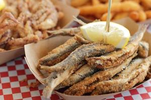 frittierte Sardellen typisch für Spanien Pescadito Frito foto