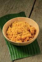 Kremes oder kremsan ayam, knusprig gewürzt tief gebraten Mehl zum indonesisch gebraten Hähnchen foto