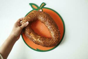 Türkisch Bagel simit auf Tabelle foto