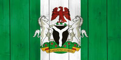 Flagge und Mantel von Waffen von Bundes Republik von Nigeria auf ein texturiert Hintergrund. Konzept Collage. foto