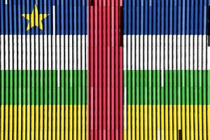 Flagge von zentral afrikanisch Republik auf ein texturiert Hintergrund. Konzept Collage. foto