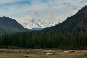 schneebedeckt Berge im Altai. Kurkurek übersetzt wie Klingeln, Rasseln. foto