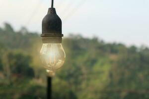 weißglühend Licht Birne weißglühend Lampe weißglühend Licht Globus, auf Nachmittag foto