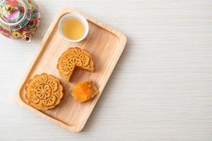 chinesischer Mondkuchen mit Durian- und Eigelbgeschmack foto