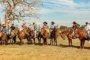 apore, goias, Brasilien - - 05 07 2023 zu Pferd Reiten Veranstaltung öffnen zu das Öffentlichkeit foto