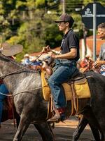 apore, goias, Brasilien - - 05 07 2023 zu Pferd Reiten Veranstaltung öffnen zu das Öffentlichkeit foto