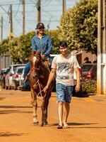 apore, goias, Brasilien - - 05 07 2023 zu Pferd Reiten Veranstaltung öffnen zu das Öffentlichkeit foto