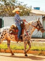 apore, goias, Brasilien - - 05 07 2023 zu Pferd Reiten Veranstaltung öffnen zu das Öffentlichkeit foto