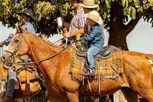 apore, goias, Brasilien - - 05 07 2023 zu Pferd Reiten Veranstaltung öffnen zu das Öffentlichkeit foto