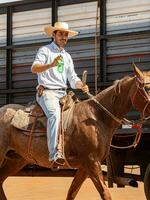 apore, goias, Brasilien - - 05 07 2023 zu Pferd Reiten Veranstaltung öffnen zu das Öffentlichkeit foto