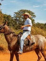 apore, goias, Brasilien - - 05 07 2023 zu Pferd Reiten Veranstaltung öffnen zu das Öffentlichkeit foto