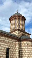 klassische alte rumänische christlich-orthodoxe Kirche foto