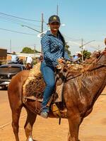 apore, goias, Brasilien - - 05 07 2023 zu Pferd Reiten Veranstaltung öffnen zu das Öffentlichkeit foto