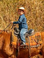 apore, goias, Brasilien - - 05 07 2023 zu Pferd Reiten Veranstaltung öffnen zu das Öffentlichkeit foto